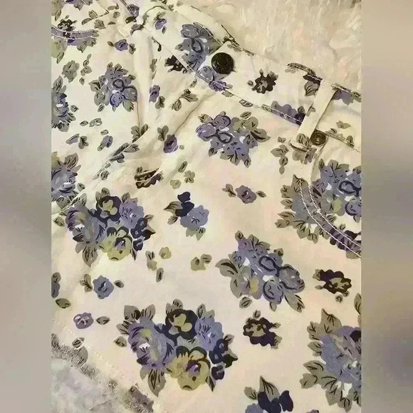 Adam Levine Floral Short - Picture 3 of 7